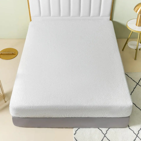 teddy bear fitted sheet	white